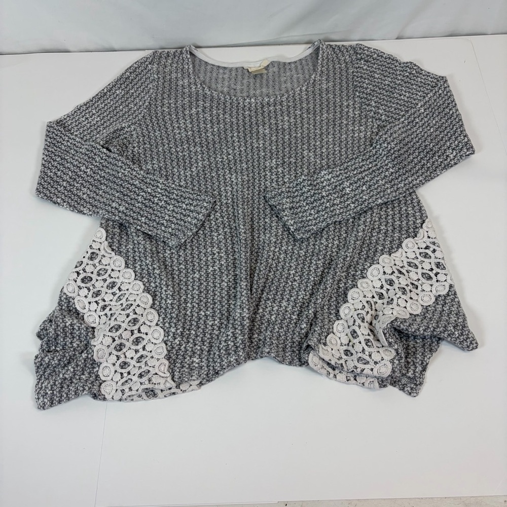 Gray Textured Knit Boho Top w Crochet Lace Panels Asymmetrical Hem | S - Picture 3 of 3